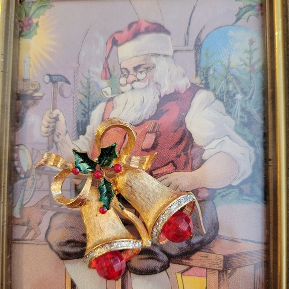 Vintage Holiday Bell Brooch ~ Christmas ~ 1960s or so ~Pretty - Picture 4 of 12